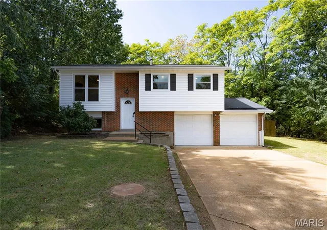 Single family home for sale at 5015 Country Ridge Dr, Imperial, MO 63052 | MLS# MIS26059496