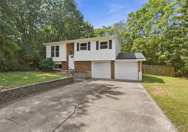Photo 1 of Single family home for sale at 5015 Country Ridge Dr, Imperial, MO 63052 | MLS# MIS26059496 | Listing updated on 2026-09-18