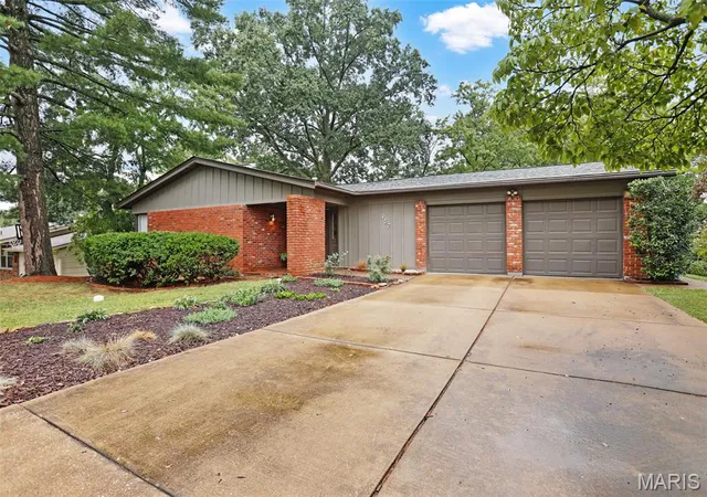 Photo 1 of Single family home for sale at 957 Flair Ct, Saint Louis, MO 63146 | MLS# MIS26059501 | Listing updated on 2026-09-21