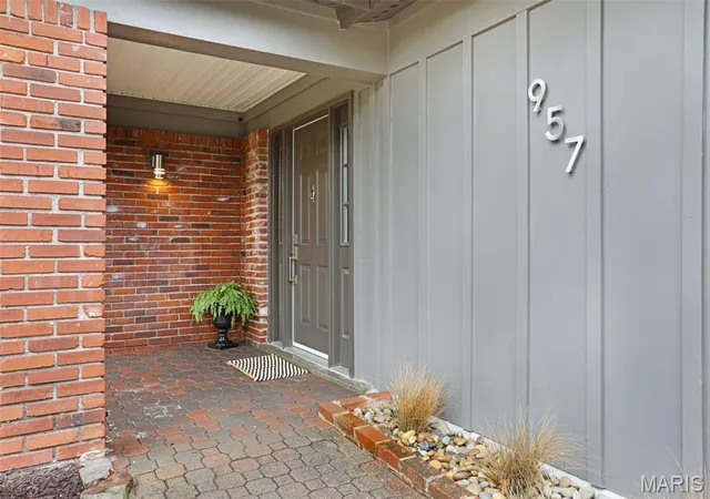 Photo 2 of Single family home for sale at 957 Flair Ct, Saint Louis, MO 63146 | MLS# MIS26059501 | Listing updated on 2026-09-21