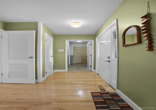 Photo 3 of Single family home for sale at 957 Flair Ct, Saint Louis, MO 63146 | MLS# MIS26059501 | Listing updated on 2026-09-21