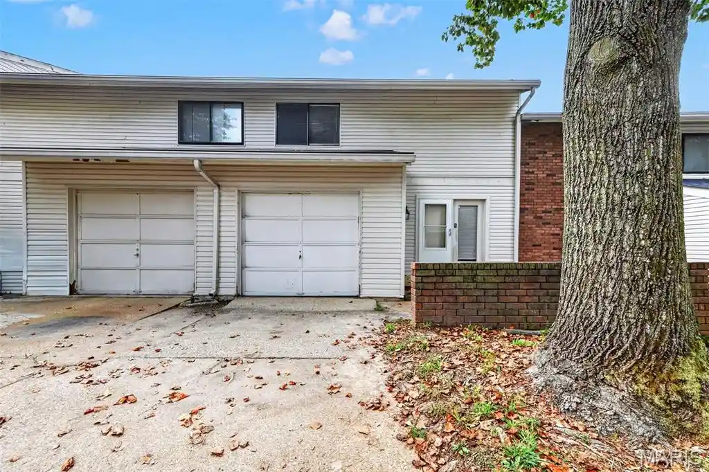 Listing Photo 2 - Condo for sale in 12428 Sea Ln Dr located at 12428 Sea Ln Dr, Florissant, MO 63033 - Unit 12428 Sea Ln Dr