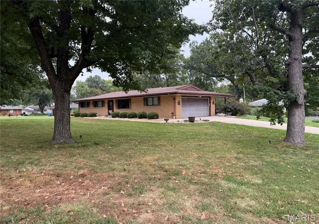 Photo 1 of Single family home for sale at 10149 Carolynne Dr, Saint Louis, MO 63128 | MLS# MIS26059509 | Listing updated on 2026-09-24