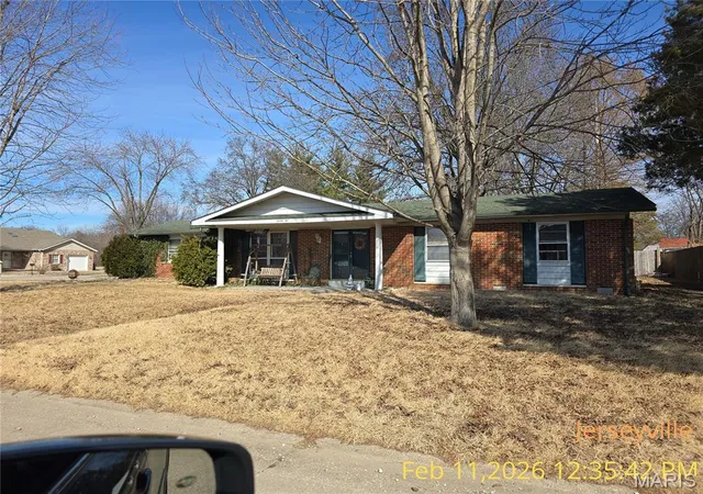 Photo 3 of Sale Pending at 22 Jeanette Dr, Granite City, IL 62040 | MLS# MIS26059512 | Listing updated on 2026-09-17