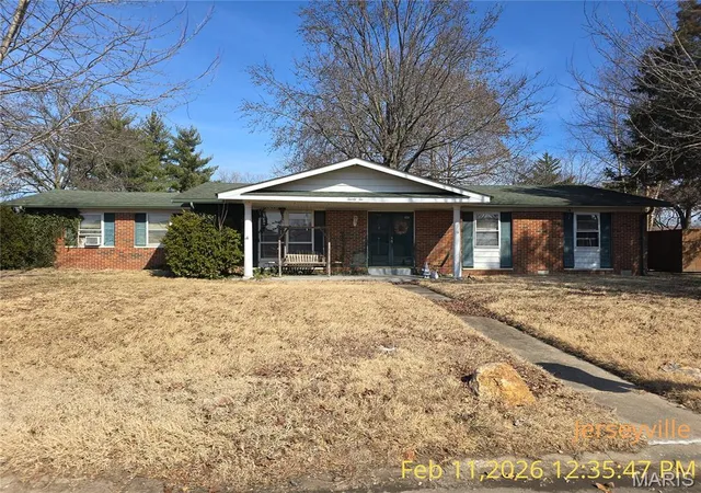 Photo 3 of Sale Pending at 22 Jeanette Dr, Granite City, IL 62040 | MLS# MIS26059512 | Listing updated on 2026-09-17
