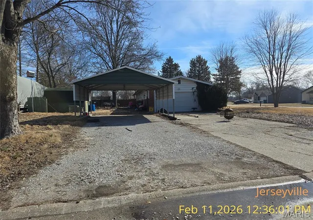 Photo 4 of Sale Pending at 22 Jeanette Dr, Granite City, IL 62040 | MLS# MIS26059512 | Listing updated on 2026-09-17