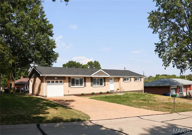Photo 1 of Single family home for sale at 9821 Whitcomb Ln, Saint Louis, MO 63123 | MLS# MIS26059514 | Listing updated on 2026-09-21