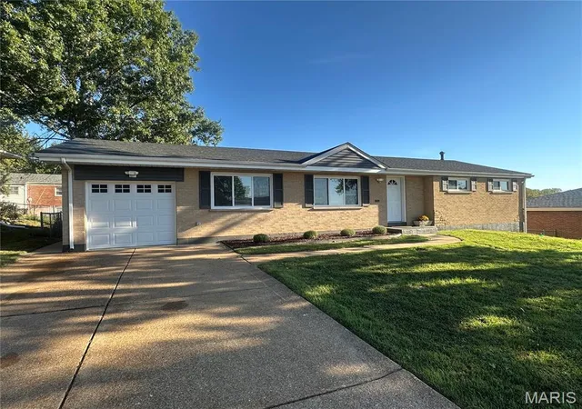 Photo 1 of Single family home for sale at 9821 Whitcomb Ln, Saint Louis, MO 63123 | MLS# MIS26059514 | Listing updated on 2026-09-30