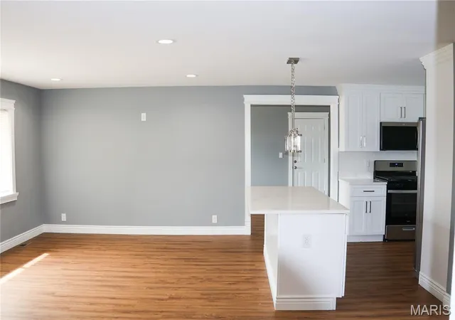 Photo 4 of Single family home for sale at 9821 Whitcomb Ln, Saint Louis, MO 63123 | MLS# MIS26059514 | Listing updated on 2026-09-21