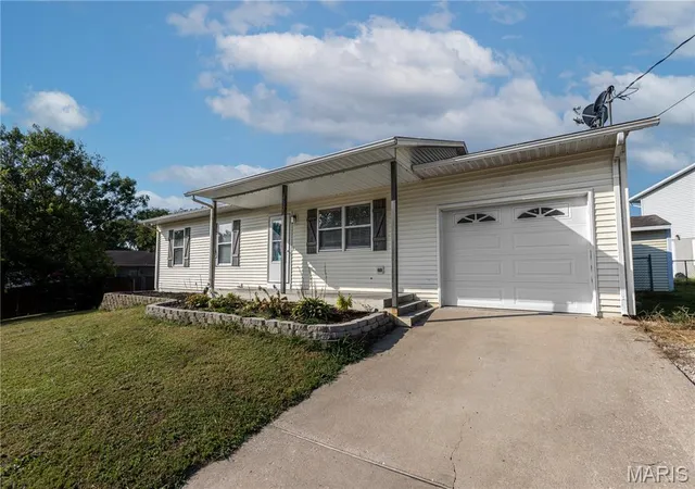 Photo 1 of Single family home for sale at 1045 Hannah St, Jackson, MO 63755 | MLS# MIS26059518 | Listing updated on 2026-09-28