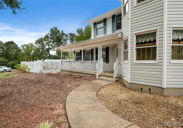 Photo 3 of Sale Pending at 9360 Ashbrook Farm Rd, Hillsboro, MO 63050 | MLS# MIS26059552 | Listing updated on 2026-09-29