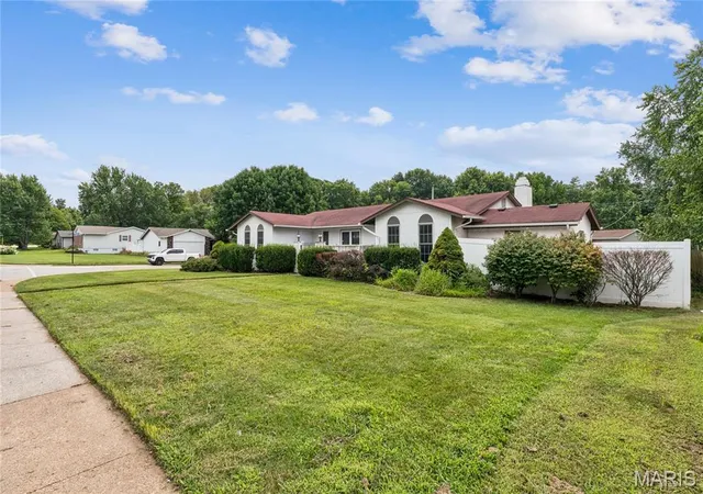 Photo 1 of Single family home for sale at 2801 Droste Rd, Saint Charles, MO 63301 | MLS# MIS26059560 | Listing updated on 2026-09-18