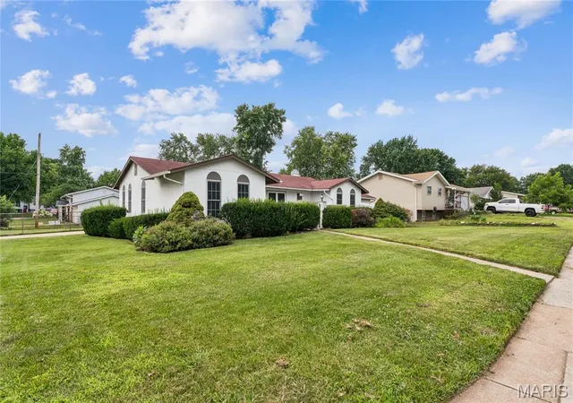 Photo 2 of Single family home for sale at 2801 Droste Rd, Saint Charles, MO 63301 | MLS# MIS26059560 | Listing updated on 2026-09-18
