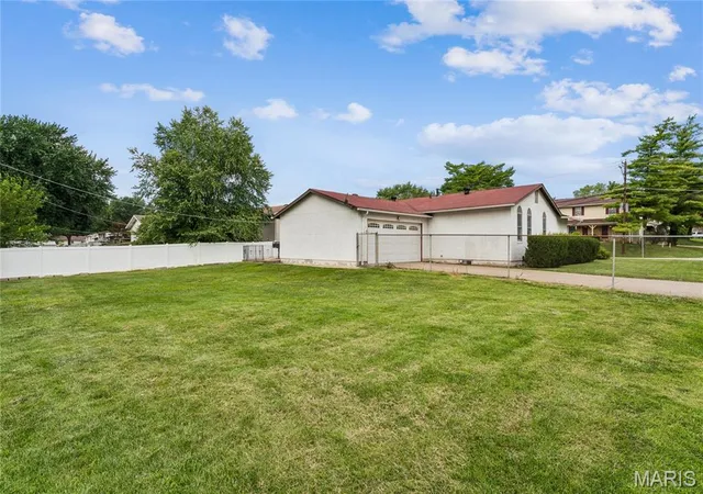 Photo 3 of Single family home for sale at 2801 Droste Rd, Saint Charles, MO 63301 | MLS# MIS26059560 | Listing updated on 2026-09-18