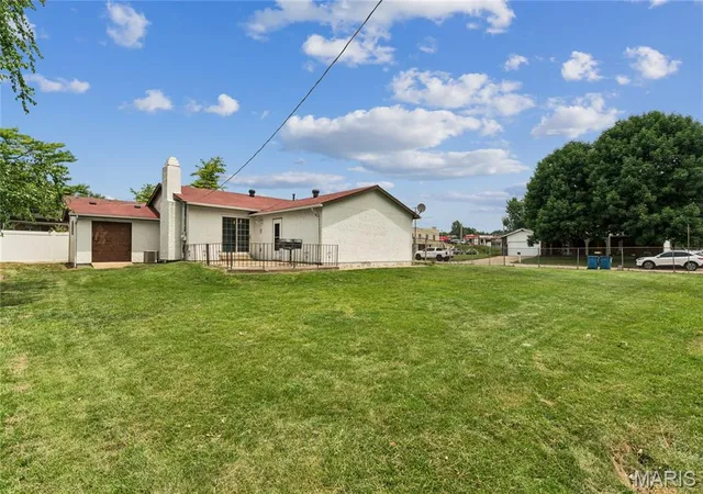 Photo 4 of Single family home for sale at 2801 Droste Rd, Saint Charles, MO 63301 | MLS# MIS26059560 | Listing updated on 2026-09-18