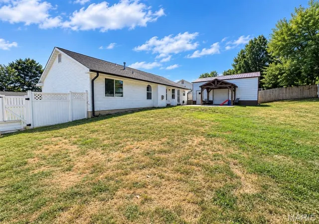 Photo 3 of Single family home for sale at 1225 Shingle Oak Ct, Troy, MO 63379 | MLS# MIS26059568 | Listing updated on 2026-09-20