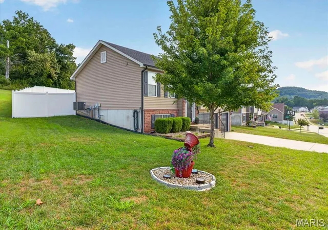 Photo 2 of Single family home for sale at 2829 Mallard Ct, Imperial, MO 63052 | MLS# MIS26059574 | Listing updated on 2026-09-19