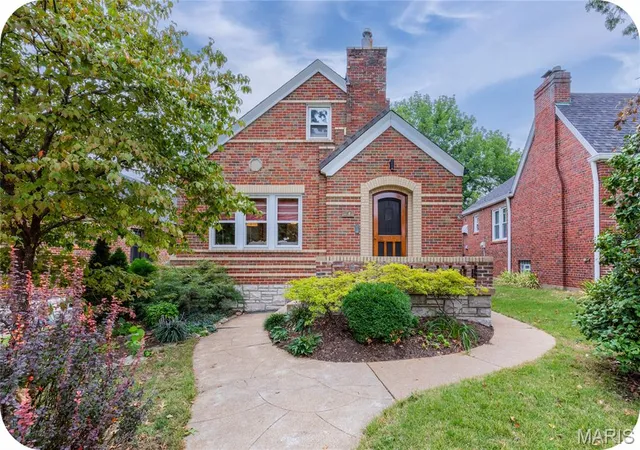 Photo 1 of Sale Pending at 6743 Devonshire Ave, Saint Louis, MO 63109 | MLS# MIS26059579 | Listing updated on 2026-10-19