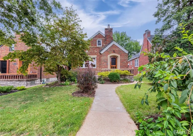 Photo 2 of Sale Pending at 6743 Devonshire Ave, Saint Louis, MO 63109 | MLS# MIS26059579 | Listing updated on 2026-10-19