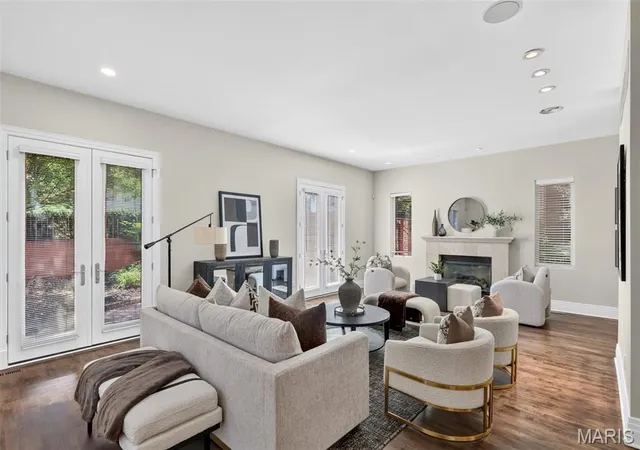 Listing Photo 2 - Condo for sale in building located at 7397 Pershing Ave, Saint Louis, MO 63130 - Unit #A