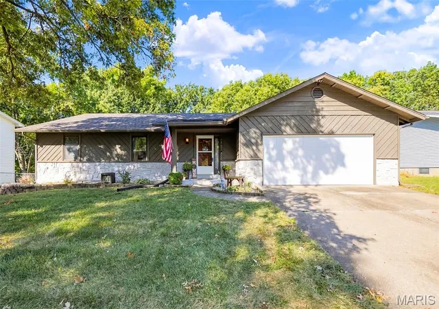 Photo 1 of Sale Pending at 416 Morningside Dr, Saint Peters, MO 63376 | MLS# MIS26059582 | Listing updated on 2026-09-21