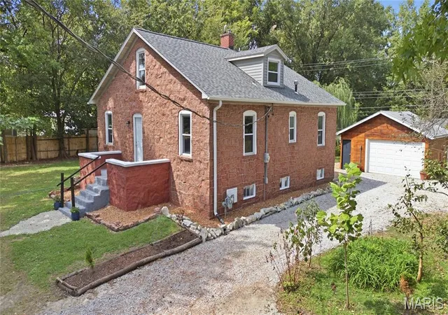 Photo 1 of Single family home for sale at 1705 Centreville Ave, Belleville, IL 62220 | MLS# MIS26059585 | Listing updated on 2026-09-18