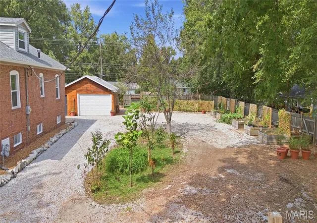 Photo 1 of Single family home for sale at 1705 Centreville Ave, Belleville, IL 62220 | MLS# MIS26059585 | Listing updated on 2026-09-18