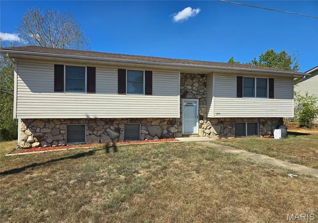 Photo 1 of Sale Pending at 128 Carter St, Saint Robert, MO 65584 | MLS# MIS26059602 | Listing updated on 2026-09-30