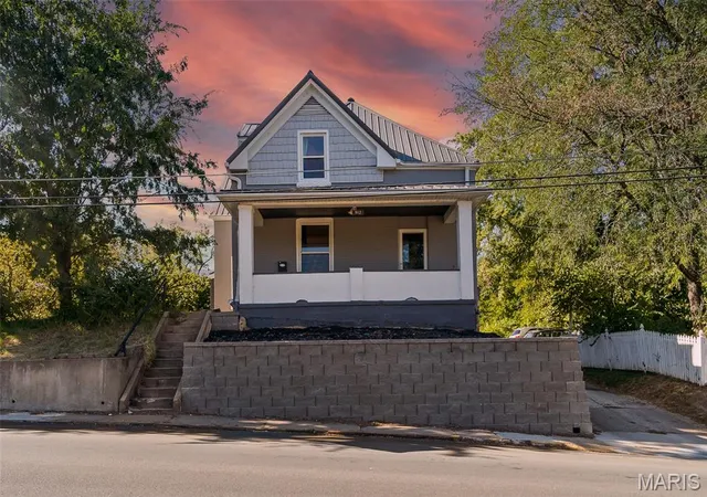Photo 1 of Sale Pending at 912 Broadway St, Jefferson City, MO 65101 | MLS# MIS26059605 | Listing updated on 2026-10-06
