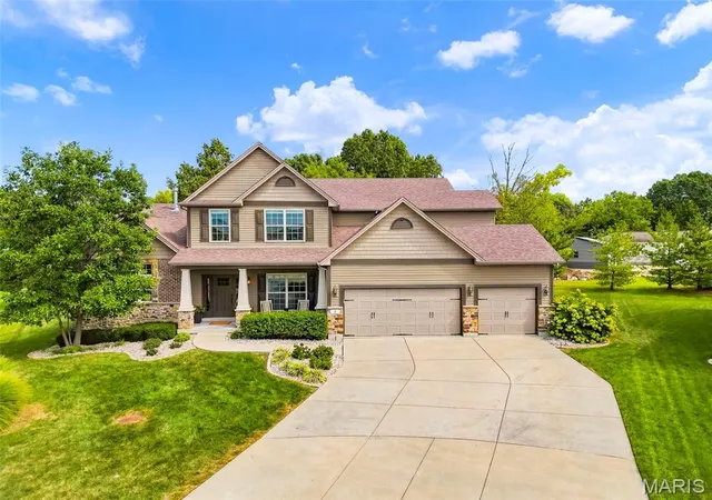Photo 3 of Sale Pending at 5 Wyndemere Ct, Lake Saint Louis, MO 63367 | MLS# MIS26059609 | Listing updated on 2026-09-22