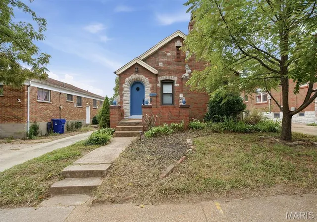 Single family home for sale at 1105 N And S Rd, Saint Louis, MO 63130 | MLS# MIS26059634