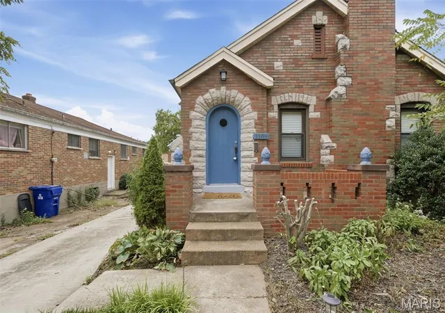 Photo 1 of Single family home for sale at 1105 N And S Rd, Saint Louis, MO 63130 | MLS# MIS26059634 | Listing updated on 2026-09-19