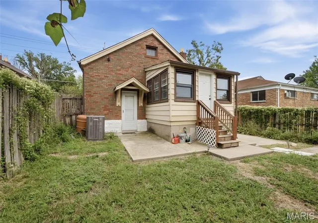 Photo 4 of Single family home for sale at 1105 N And S Rd, Saint Louis, MO 63130 | MLS# MIS26059634 | Listing updated on 2026-09-19