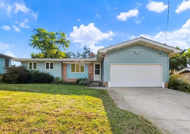 Photo 2 of Single family home for sale at 7 Valley Rd, Saint Charles, MO 63303 | MLS# MIS26059637 | Listing updated on 2026-09-20