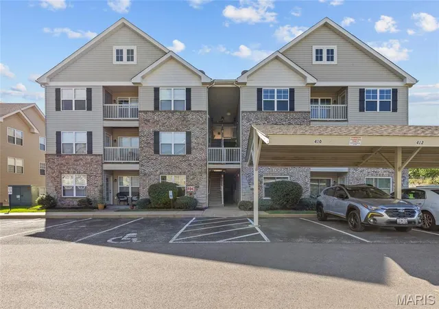 Photo 2 of Condo for sale at 422 Bramblett Hills, O'fallon, MO 63366 | MLS# MIS26059645 | Listing updated on 2026-09-29
