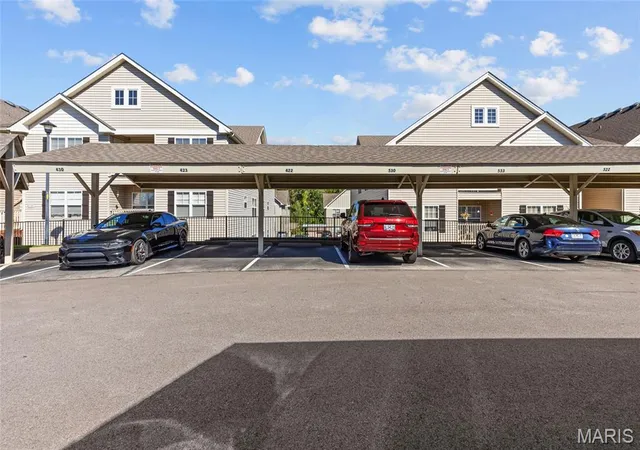 Photo 3 of Condo for sale at 422 Bramblett Hills, O'fallon, MO 63366 | MLS# MIS26059645 | Listing updated on 2026-09-29