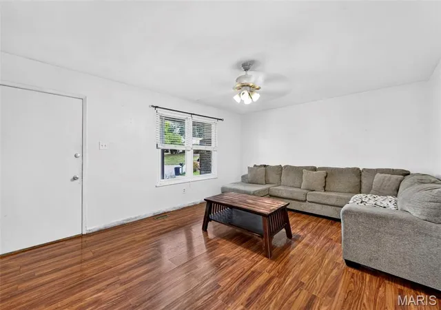 Photo 3 of Single family home for sale at 8 S Dianne Dr, Saint Peters, MO 63376 | MLS# MIS26059653 | Listing updated on 2026-09-19