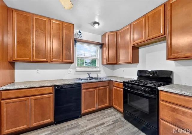 Photo 4 of Single family home for sale at 8 S Dianne Dr, Saint Peters, MO 63376 | MLS# MIS26059653 | Listing updated on 2026-09-19