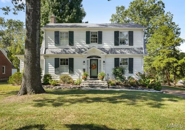 Single family home for sale at 815 N Kirkwood Rd, Saint Louis, MO 63122 | MLS# MIS26059661