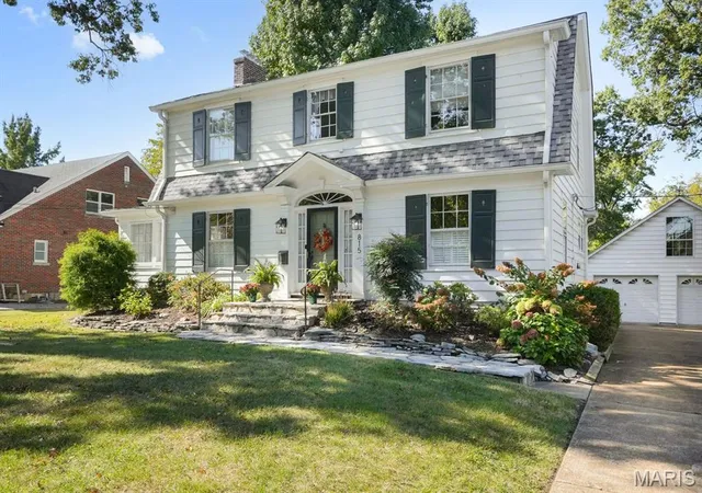 Single family home for sale at 815 N Kirkwood Rd, Saint Louis, MO 63122 | MLS# MIS26059661
