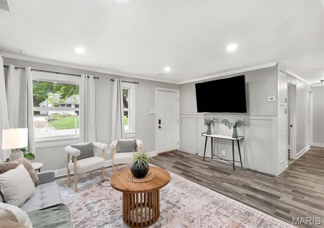 Photo 3 of Sale Pending at 4107 Davis St, Saint Louis, MO 63123 | MLS# MIS26059670 | Listing updated on 2026-10-14