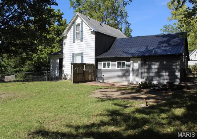 Photo 1 of Single family home for sale at 711 Lampert St, Alton, IL 62002 | MLS# MIS26059672 | Listing updated on 2026-10-05