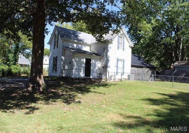 Photo 4 of Single family home for sale at 711 Lampert St, Alton, IL 62002 | MLS# MIS26059672 | Listing updated on 2026-10-05