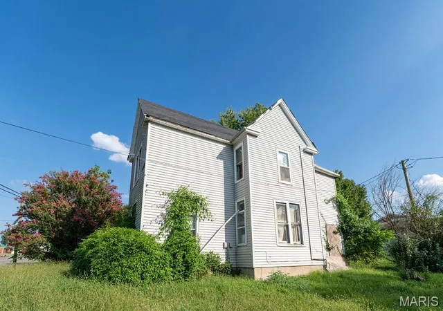Photo 2 of Multi family home for sale at 1003 William St, Cape Girardeau, MO 63703 | MLS# MIS26059673 | Listing updated on 2026-09-16