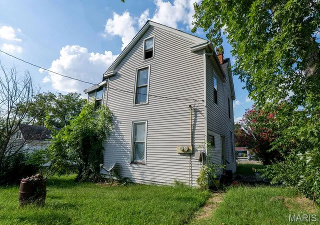 Photo 3 of Multi family home for sale at 1003 William St, Cape Girardeau, MO 63703 | MLS# MIS26059673 | Listing updated on 2026-09-16