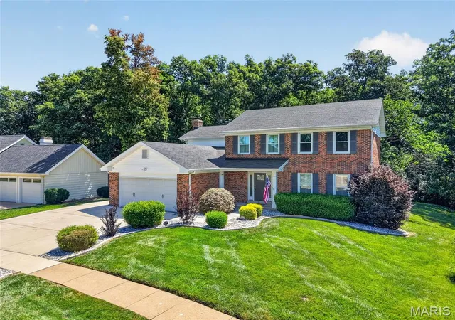Photo 3 of Single family home for sale at 874 Sugar Hl Dr, Manchester, MO 63021 | MLS# MIS26059675 | Listing updated on 2026-09-18