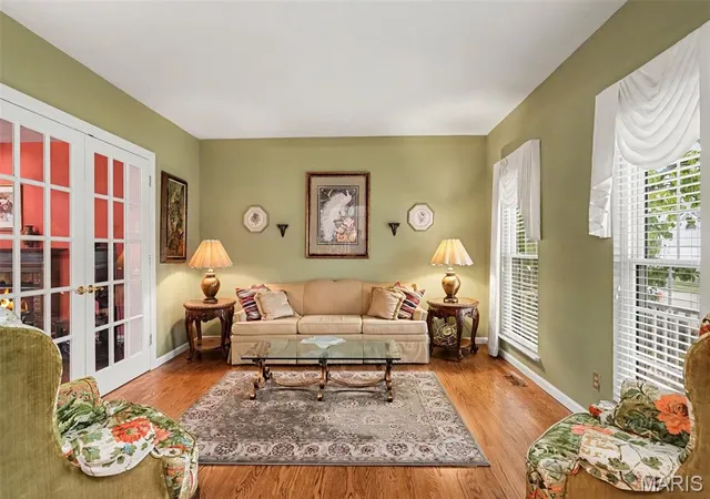 Photo 3 of Single family home for sale at 643 Highland Glen Dr, Ballwin, MO 63021 | MLS# MIS26059687 | Listing updated on 2026-10-06