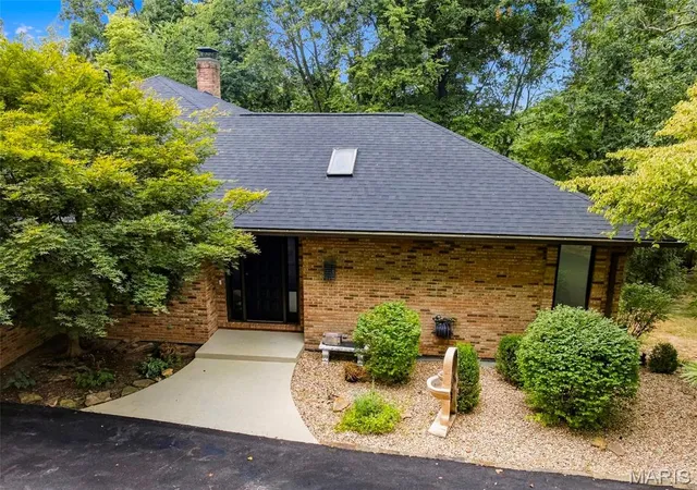 Photo 4 of Single family home for sale at 324 Druscilla Ln, Waterloo, IL 62298 | MLS# MIS26059689 | Listing updated on 2026-09-21