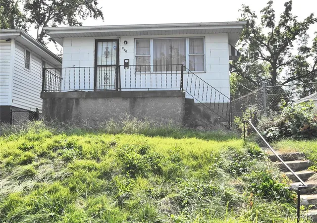 Photo 2 of Sale Pending at 900 Harlan Ave, Saint Louis, MO 63147 | MLS# MIS26059698 | Listing updated on 2026-10-12