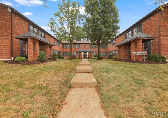 Photo 2 of Townhouse for sale at 7965 Royal Arms Ct, Saint Louis, MO 63123 | MLS# MIS26059708 | Listing updated on 2026-09-18